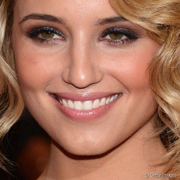 Para o baile do MET de 2012, a atriz caprichou no brilho com sombra de glitter nas pálpebras